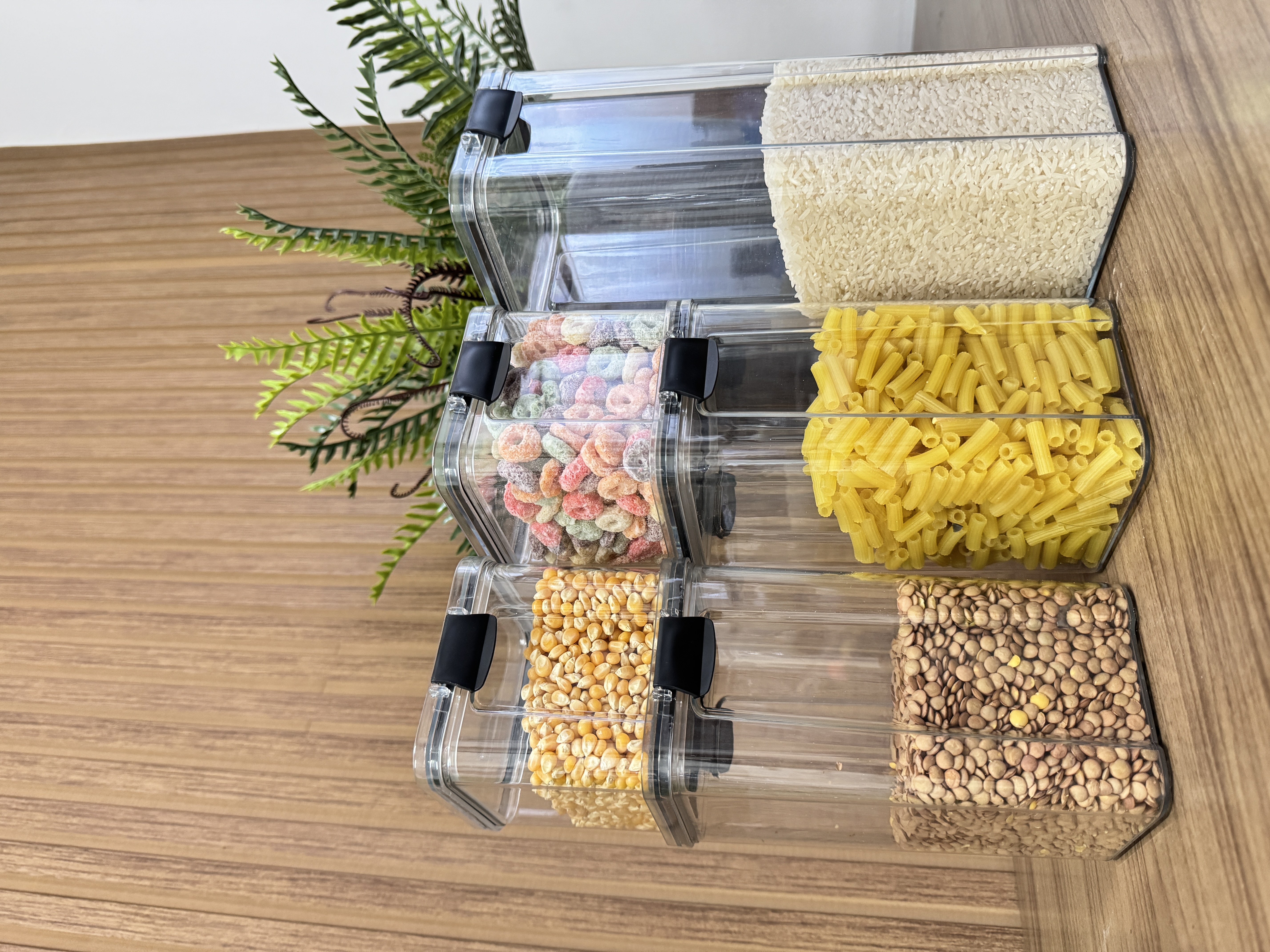 Potes na mesa vista frontal diferente